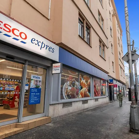 Апартаменти The Capital Retreat